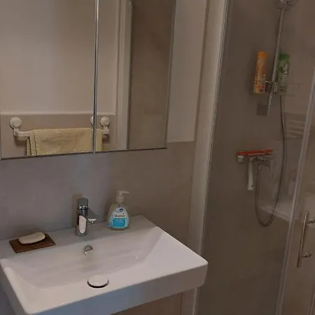 Cozy, Bright And Affordable W/ Free Parking Apartment *