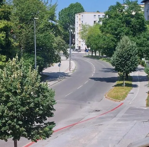 Cozy, Bright And Affordable W/ Free Parking Appartamento